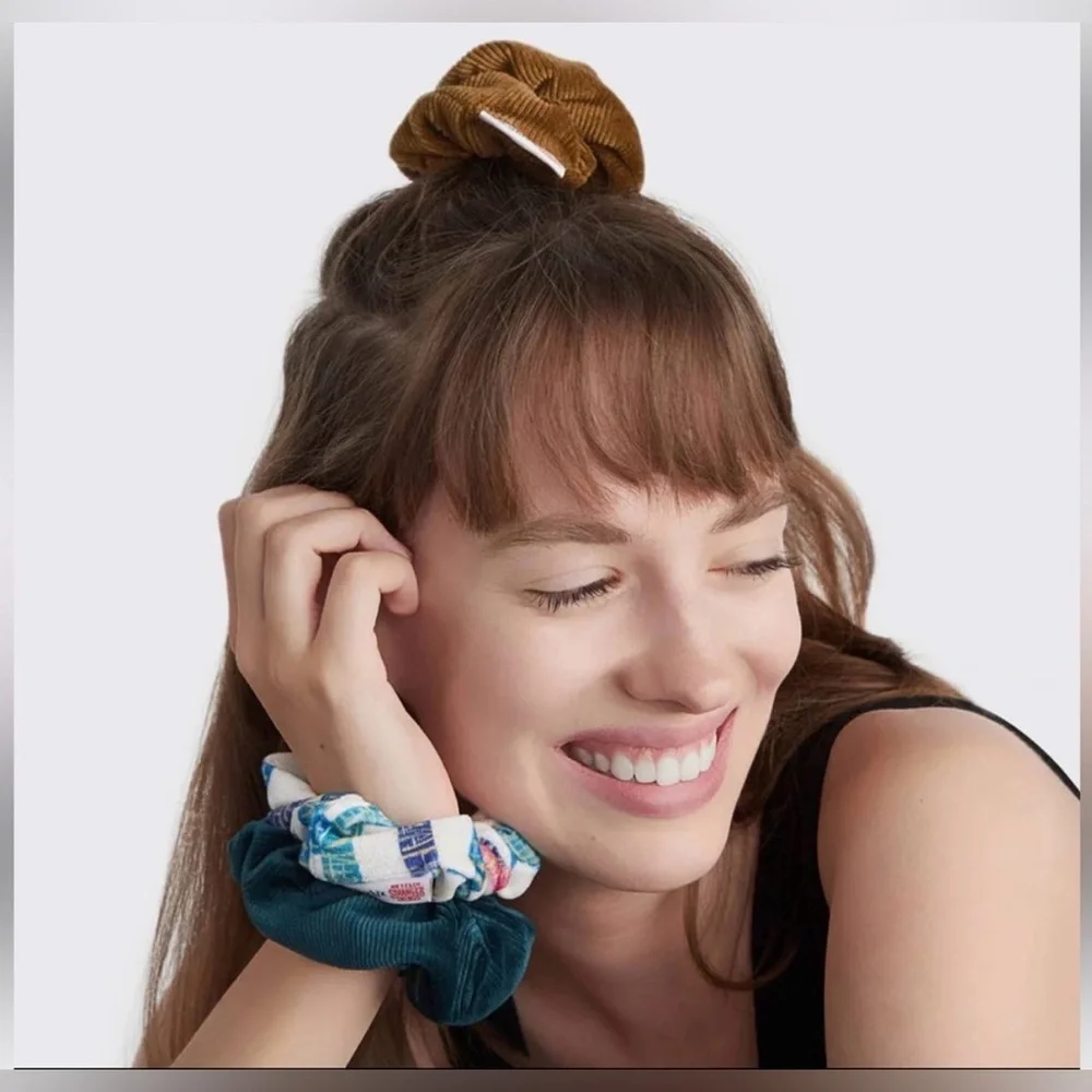 Stranger Things Kitsch 5PC Hair‎  Accessories Set NEW Scrunchies Claw Clip